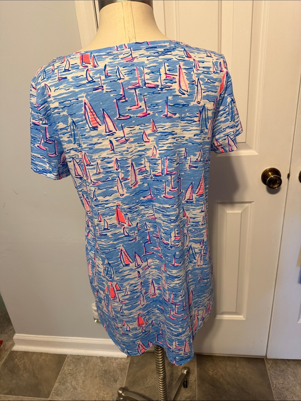 Lilly Pulitzer Etta scoop neck Boatylicious Nautical Sailboat Short Sleeve Tee - Picture 3 of 5